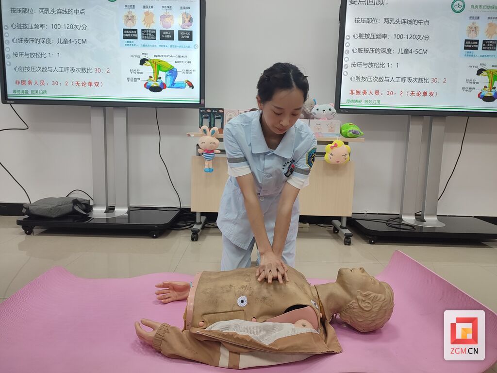 現(xiàn)場(chǎng)示范心肺復(fù)蘇.jpg