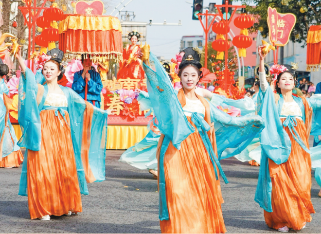 3米高的“年画机甲”动起来 百年前的迎春场景“活”起来(图1)