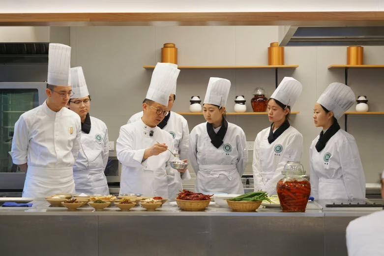 350FE720-EEBE-474A-819A-5FEA80E6F101