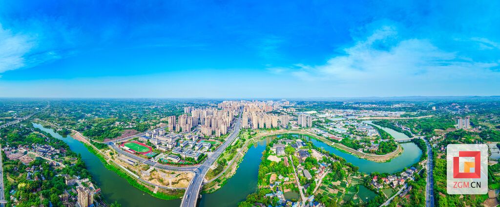 一江碧水绕沱江 满目风光入画来 记者 宋姿熠 摄.jpg