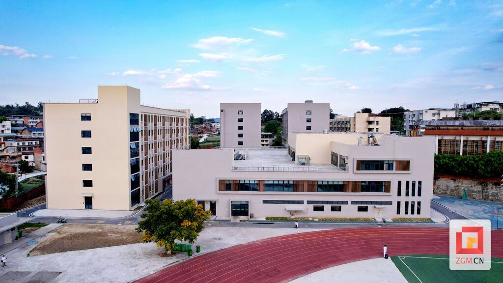 荣县中学新建学生公寓和师生食堂.jpg