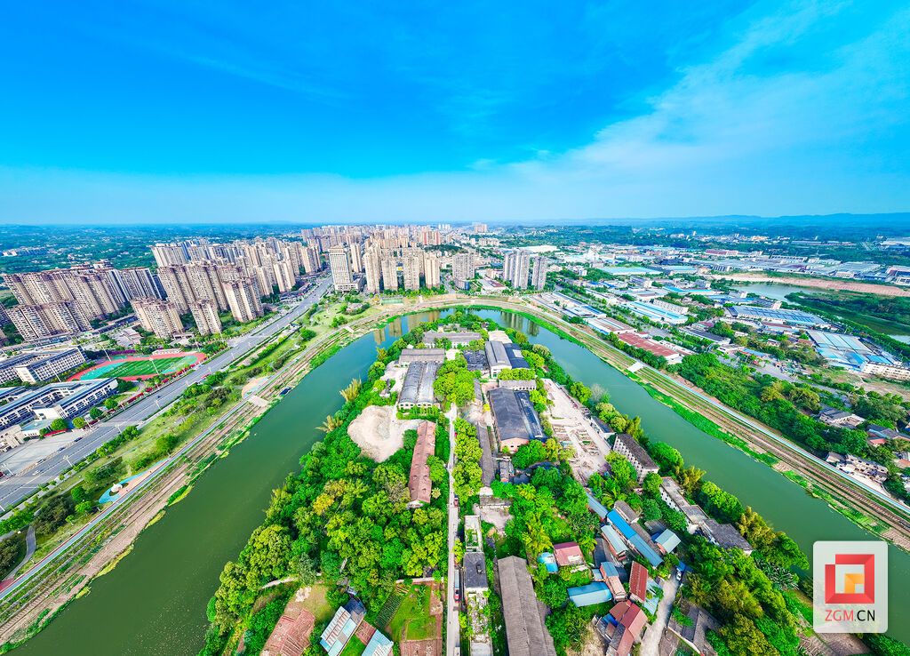 城水相依 绿意盎然 记者 宋姿熠 摄.jpg