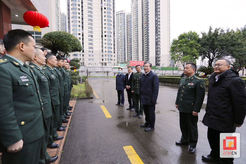 范书记军分区慰问.JPG