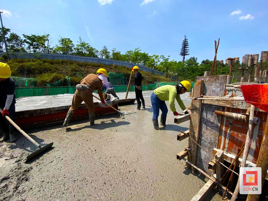 北湖公園三期項(xiàng)目施工現(xiàn)場.jpg