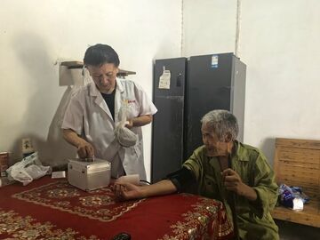 从“足不出户”到“心有归处” 资阳雁江3400余名失能老人有了健康守门人