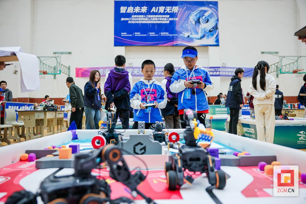 精心操作 记者 宋姿熠 摄.jpg