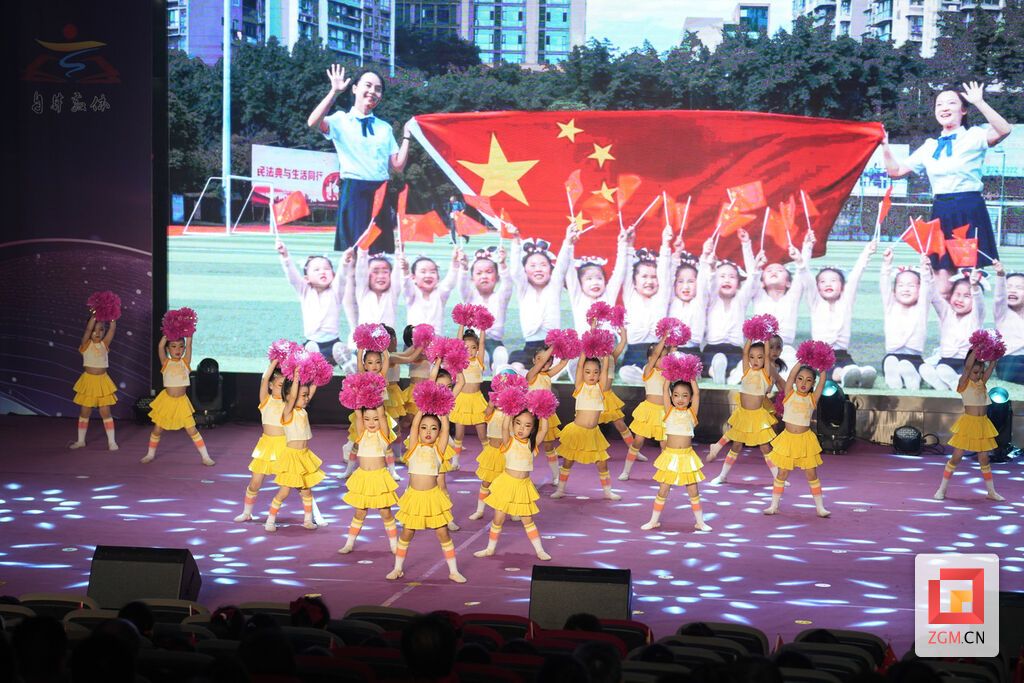 幼儿园表演.jpg