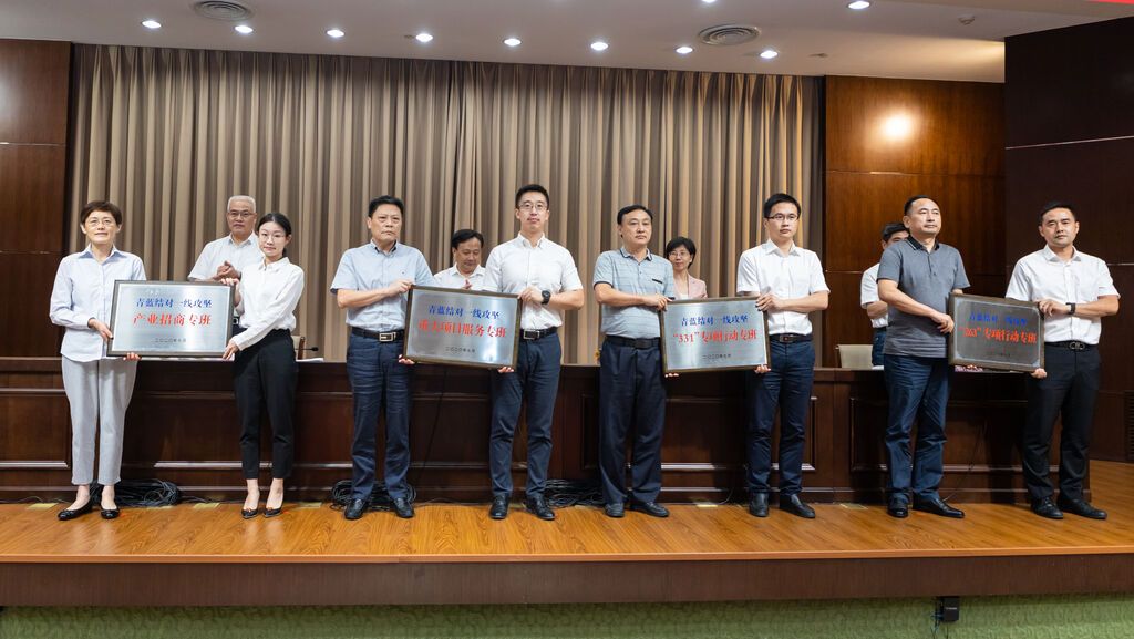 退岗干部搭配年轻干部组建攻坚专班