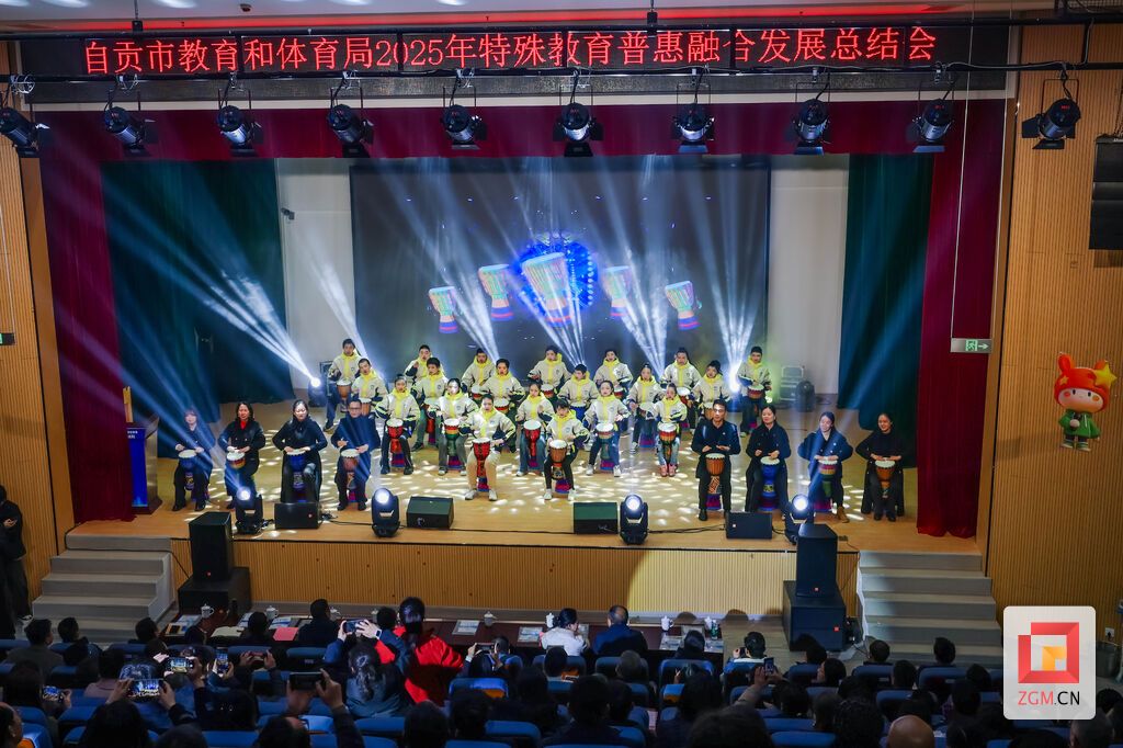 自贡市特殊教育学校师生带来的非洲鼓表演《叮叮当》 记者 宋姿熠 摄.jpg