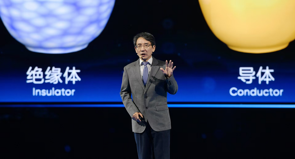 图：国家最高科学技术奖获得者、中国科学院院士、南方科技大学校长、清华大学教授薛其坤演讲