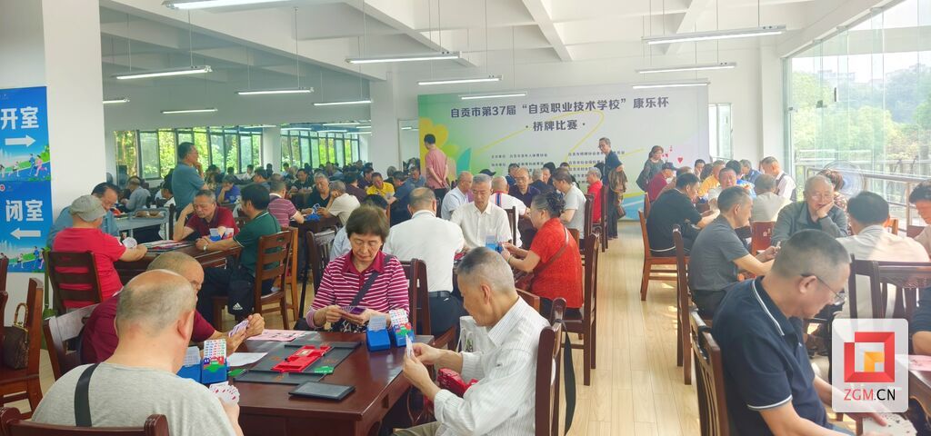 桥牌比赛现场 记者 罗祥瑞 摄 (2).jpg