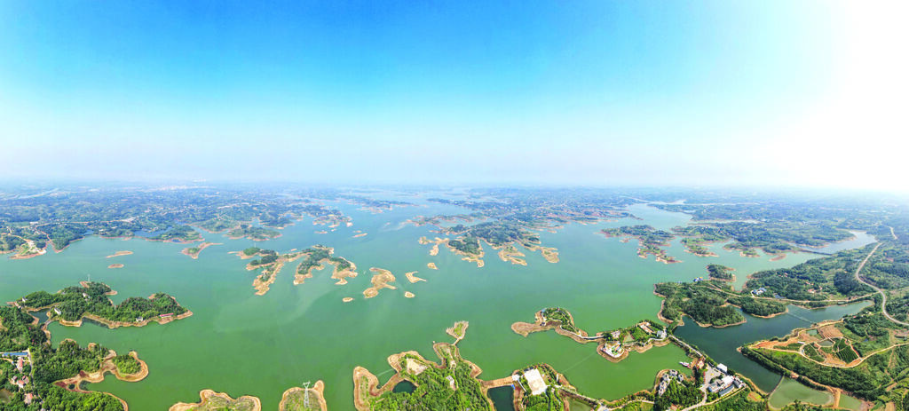 “月光海”(徐家河水库)航拍 拍摄:徐斌.jpg