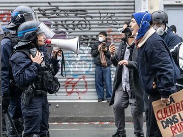 法国数十万人参与新一轮示威游行，7万名警察和宪兵严阵以待，约千人被捕