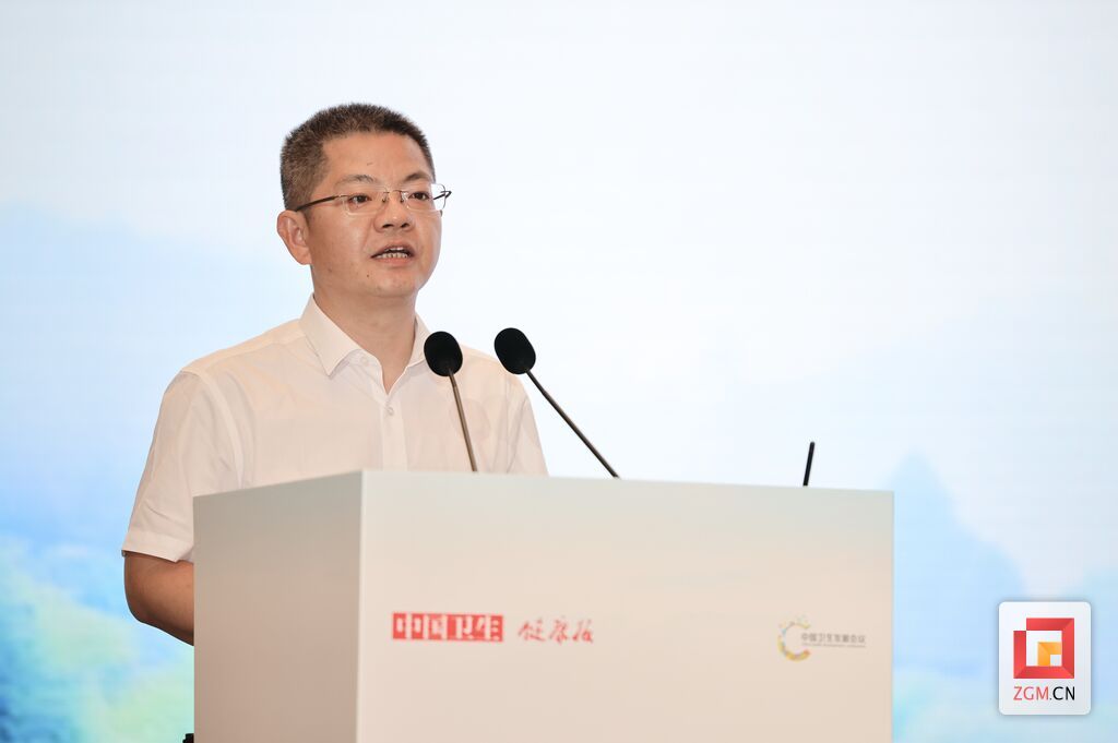 6月22日,省卫生健康委副主任省疾控局局长唐雪峰在自贡分论坛讲话.jpg