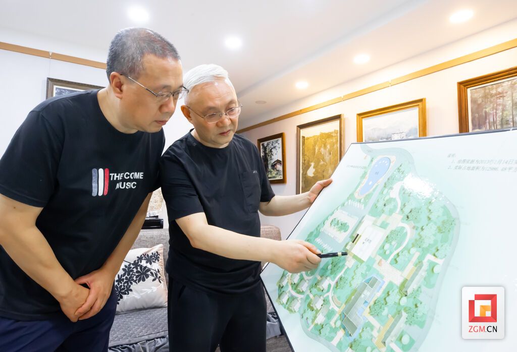 李小華的愿望是建立“畫家村”.jpg