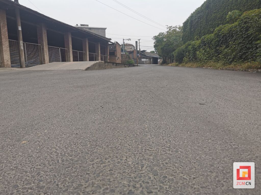 修缮黑化后的道路