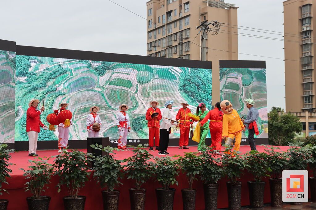 傳統(tǒng)漢燈表演.jpg