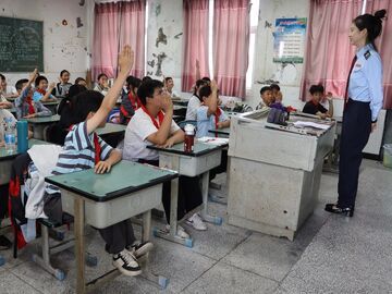 自流井区：“税务蓝”牵手“红领巾” 共筑国家安全防线