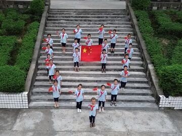 荣县各中小学幼儿园多形式礼赞华诞：红歌传唱、党史宣讲、科创献礼