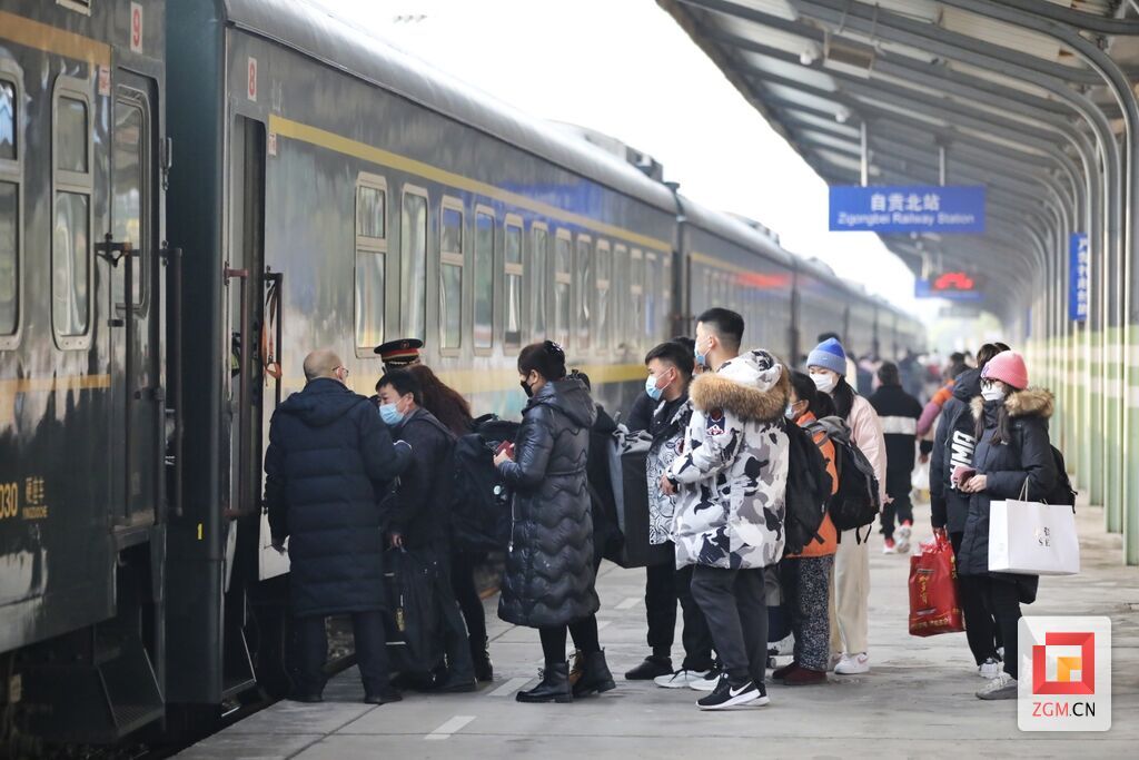 旅客搭乘普速列車.jpg