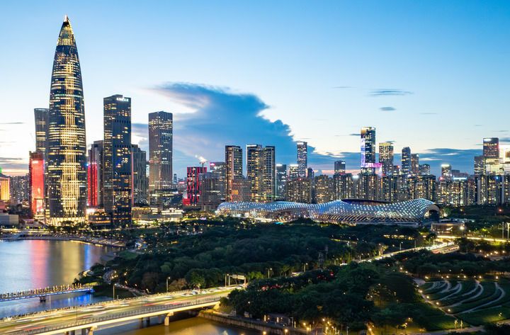 这是位于广东省深圳市南山区的深圳湾体育中心以及周边建筑（2025年6月25日摄，无人机照片）。新华社记者 毛思倩 摄.jpg