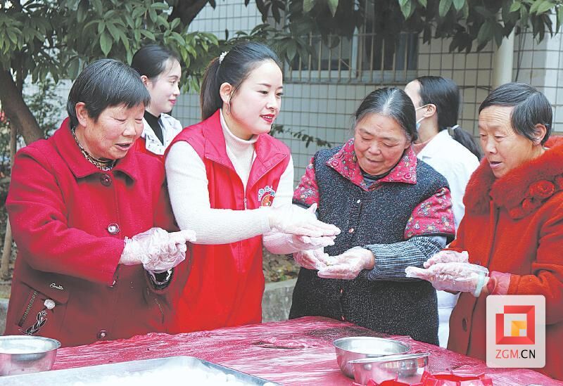 琵琶镇洞上村慰问陪伴“留守老人”.jpg