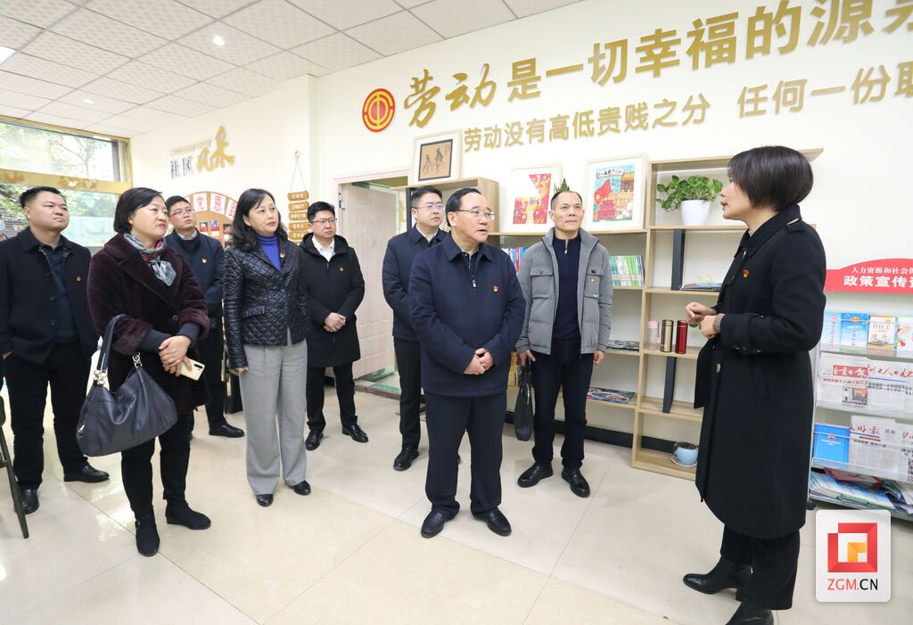 徐立組長調(diào)研富順縣富世街道龍山社區(qū).jpg