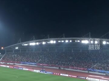 川超成都vs自贡正式开赛前，球迷声浪一声更比一声强 