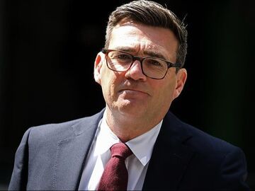 英国国王任命伯纳姆为新一任首相
