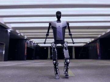 全球首个！人形机器人“天工”以6公里时速奔向你