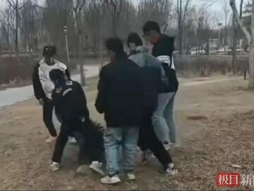 官方通报小学生拒“借车”遭群殴：9人被处理