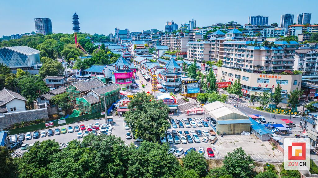 商业街区配建公共停车场。图为东方广场停车场。 宋姿熠摄.jpg