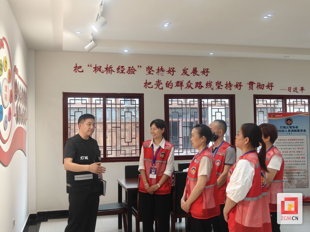 在沿滩义警之家向义警讲解如何开展矛盾纠纷化解.jpg