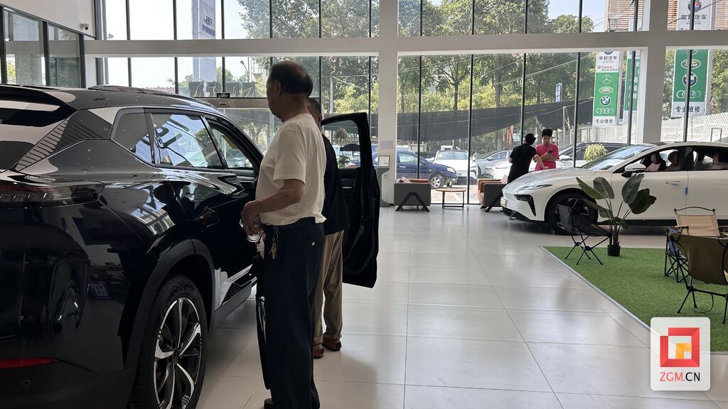 汽車消費(fèi).jpg