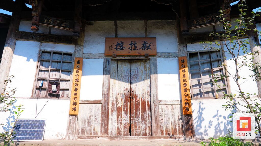 (5)祠堂内献技楼,镌刻一方乡土戏曲记忆.jpg