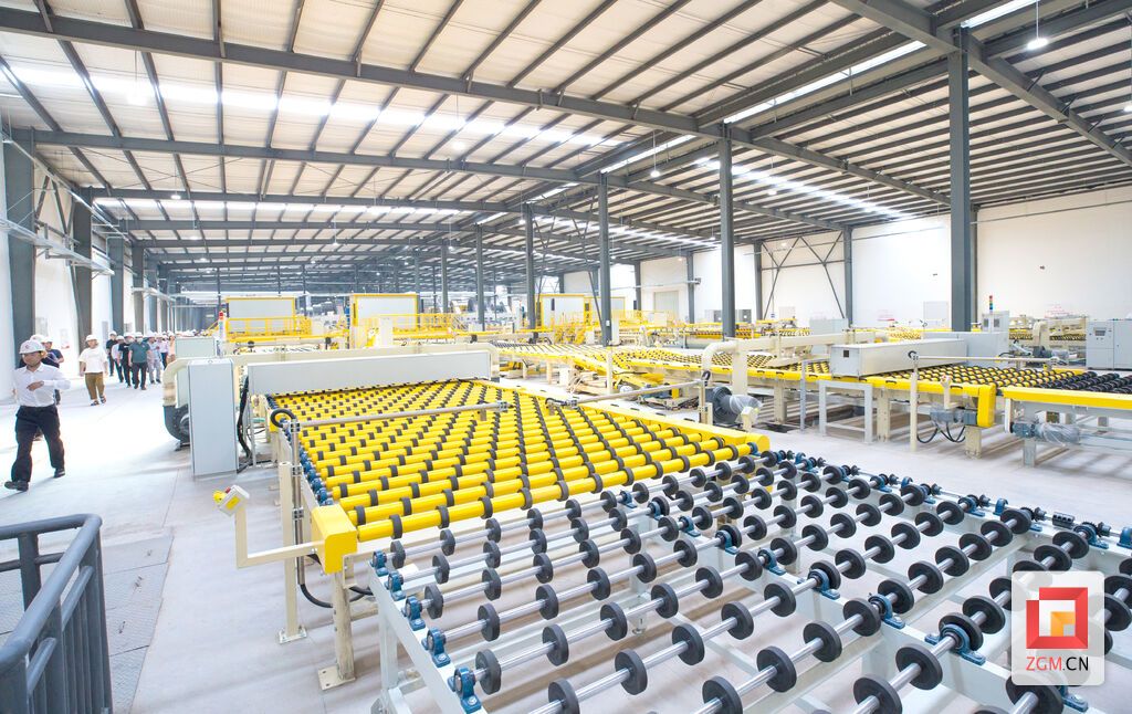 凯盛（自贡）新能源光伏玻璃生产线。