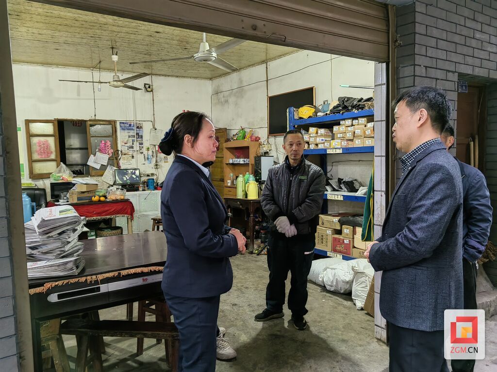 突擊檢查郵政快遞企業(yè)  確保旺季寄遞渠道安全.jpg