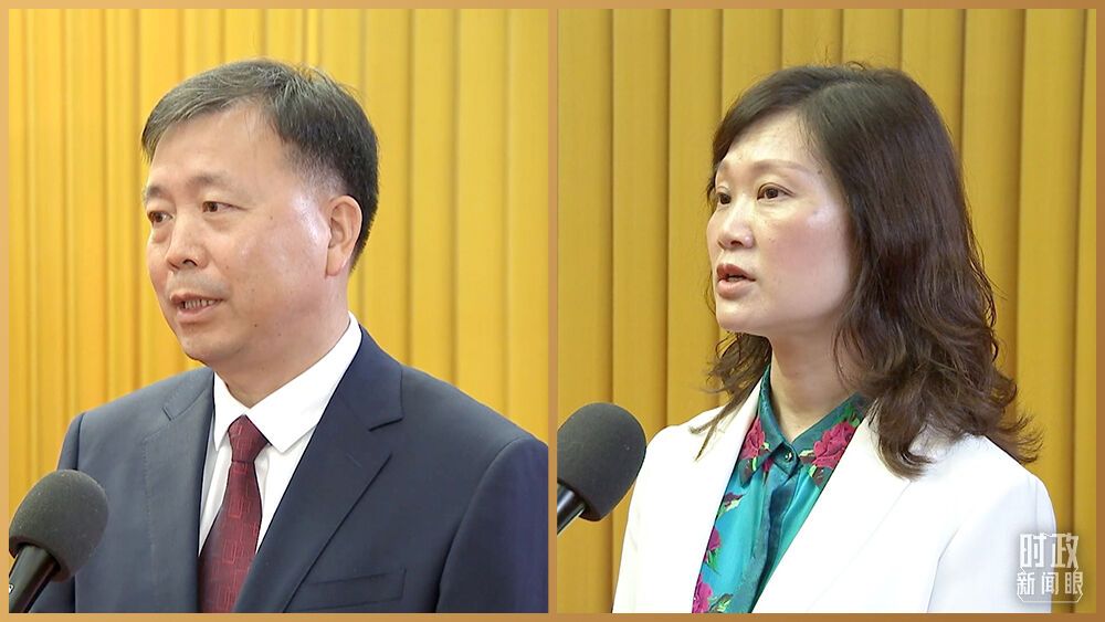 △浙江省杭州市余杭区委书记张振丰（左）和贵州省铜仁市万山区委书记田艳（右）被授予全国优秀县委书记称号。（总台央视记者段德文拍摄）