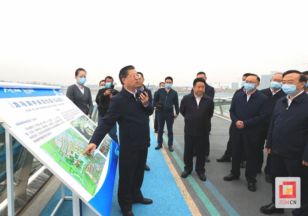 自貢市黨政代表團(tuán)在成都簡州新城龍馬湖公園考察學(xué)習(xí)2.jpg