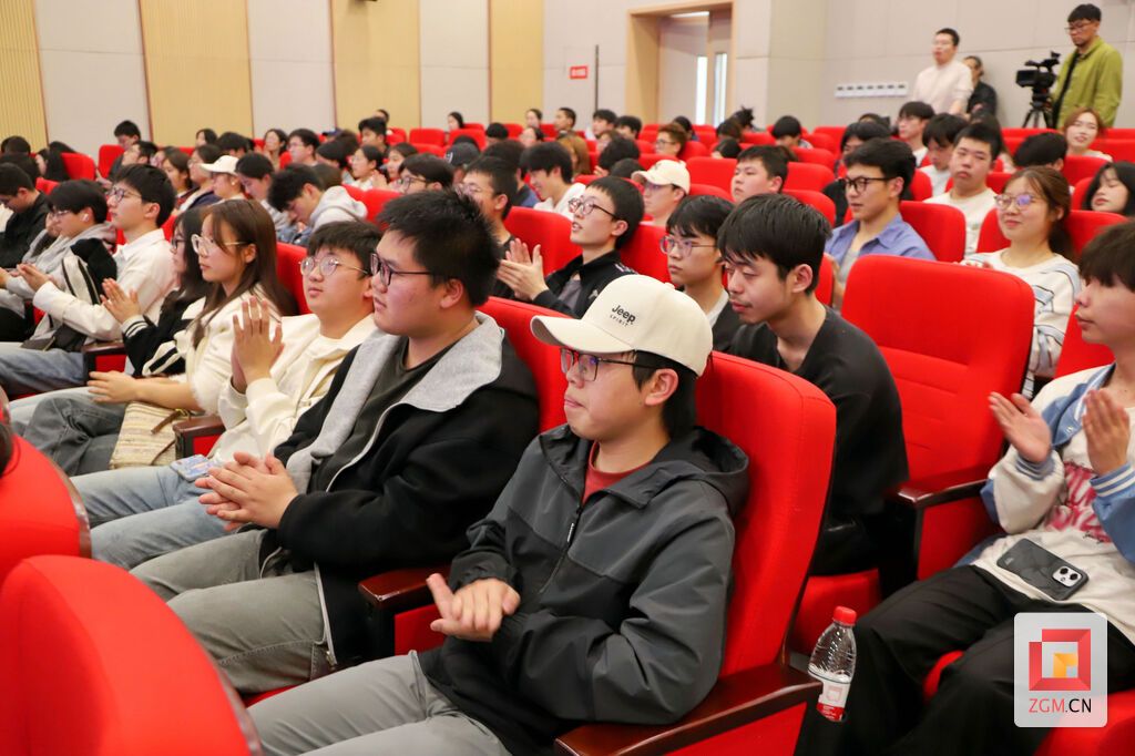 活动现场 记者 李秋玥 摄 (2).jpg