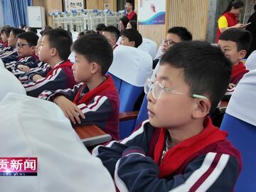 自贡新闻｜“小龙巡盐都”进校宣讲：守护童年 与法同行