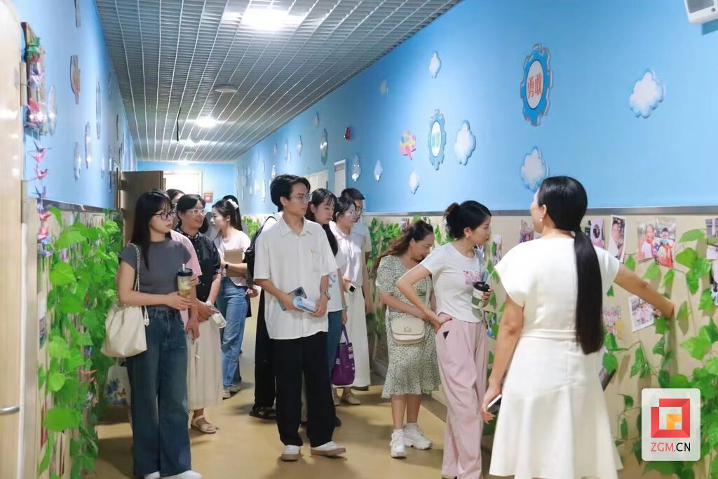 參觀學(xué)校心理課程建設(shè).jpg
