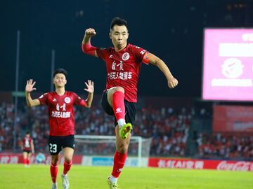 绿茵鏖战守住主场荣耀！自贡 2:1 险胜达州