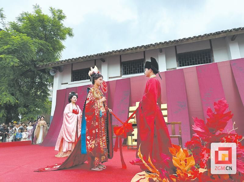 漢婚表演重溫漢風(fēng)古韻.jpg