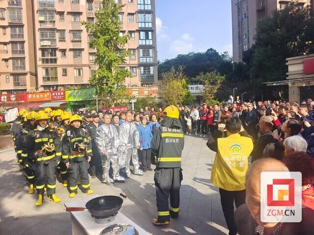 大安區(qū)馬沖口街道聯(lián)合自貢市消防救援支隊(duì),、區(qū)應(yīng)急管理局開展高層住宅火災(zāi)演練暨消防安全培訓(xùn)活動(dòng).jpg
