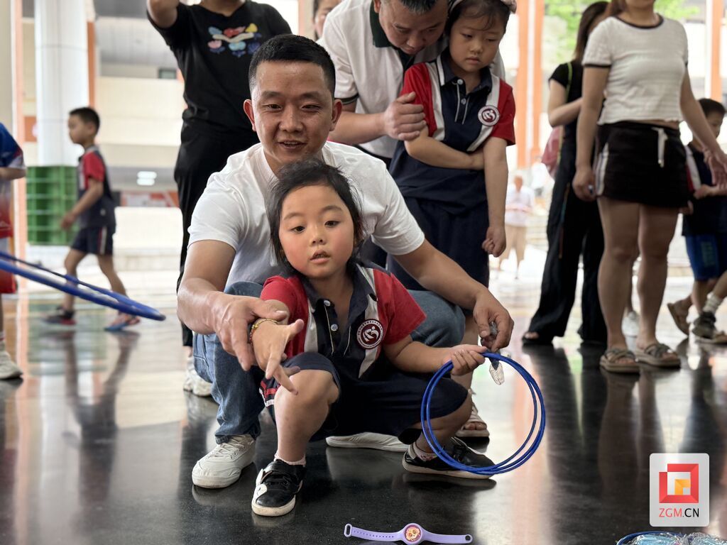 板仓实验庆六一亲子游戏.jpg
