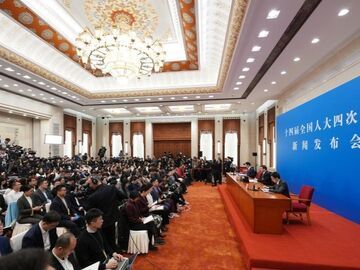 十四届全国人大四次会议举行新闻发布会 大会发言人娄勤俭答记者问