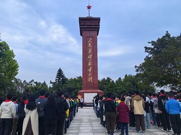 内自同城 | 传承红色基因 赓续英烈精神！川渝四地联合开展“纪念碑下的思政课”活动