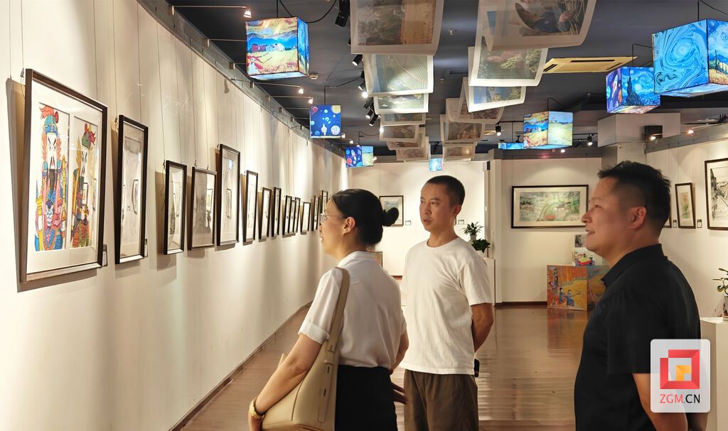 “和美鄉(xiāng)村 靚麗畫卷”首屆農(nóng)民畫展現(xiàn)場.jpg