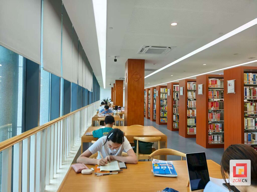 大安区图书馆综合阅览区.jpg